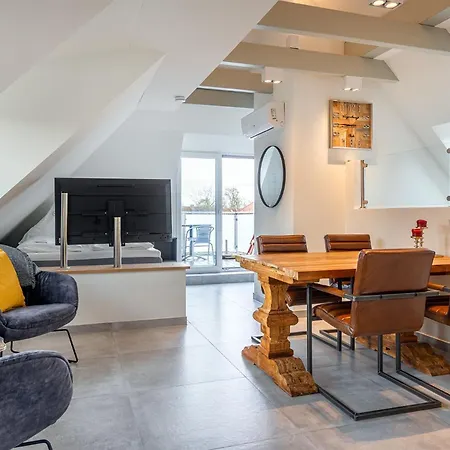 Apartment Zimmerei 3, Zentrale Lage, Dachgeschoss Mit Balkon Und Klimaanlage! Greetsiel