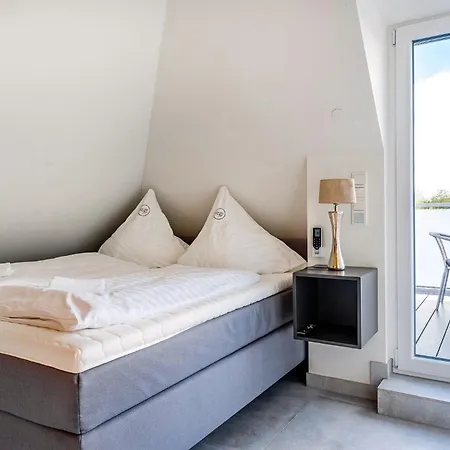 Apartment Zimmerei 3, Zentrale Lage, Dachgeschoss Mit Balkon Und Klimaanlage! Greetsiel