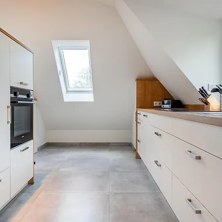 Zimmerei 3, Zentrale Lage, Dachgeschoss Mit Balkon Und Klimaanlage! Apartment *