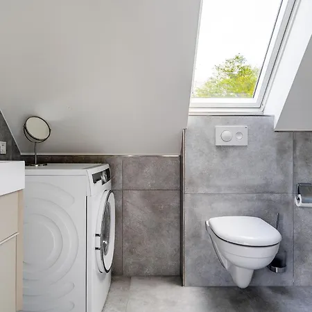 Apartman Zimmerei 3, Zentrale Lage, Dachgeschoss Mit Balkon Und Klimaanlage! Greetsiel
