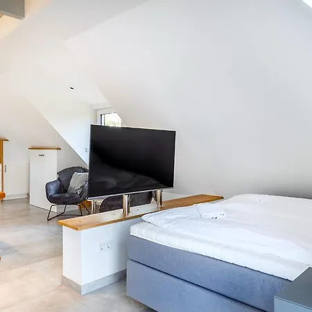 Zimmerei 3, Zentrale Lage, Dachgeschoss Mit Balkon Und Klimaanlage! *