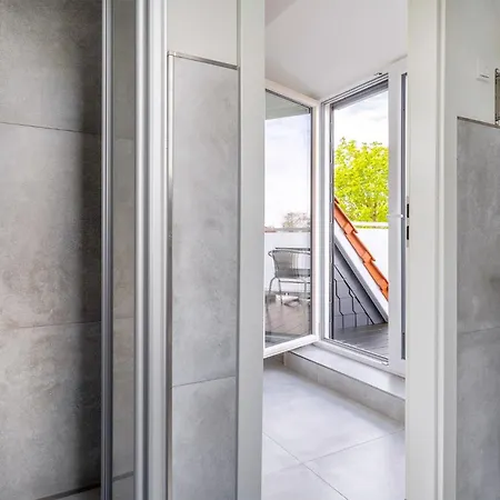 Zimmerei 3, Zentrale Lage, Dachgeschoss Mit Balkon Und Klimaanlage! Apartment